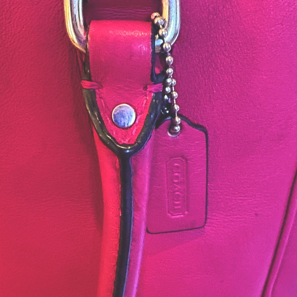 Coach Tanner Tassel Fuchsia Leather Shoulder/Crossbody Bag - Like New! - Picture 2 of 15